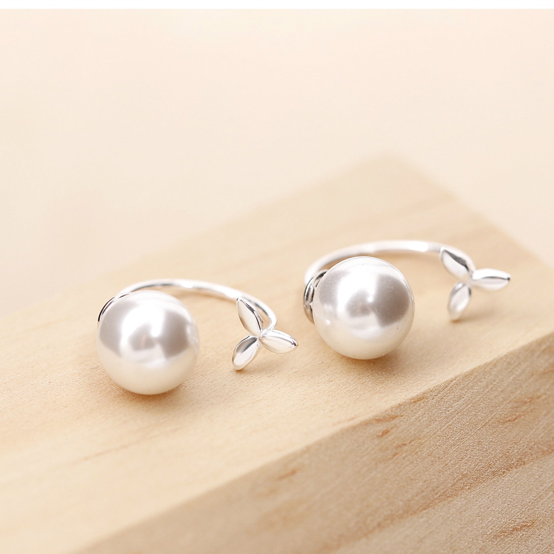 Sterling Silver Grass-Shaped Earstud