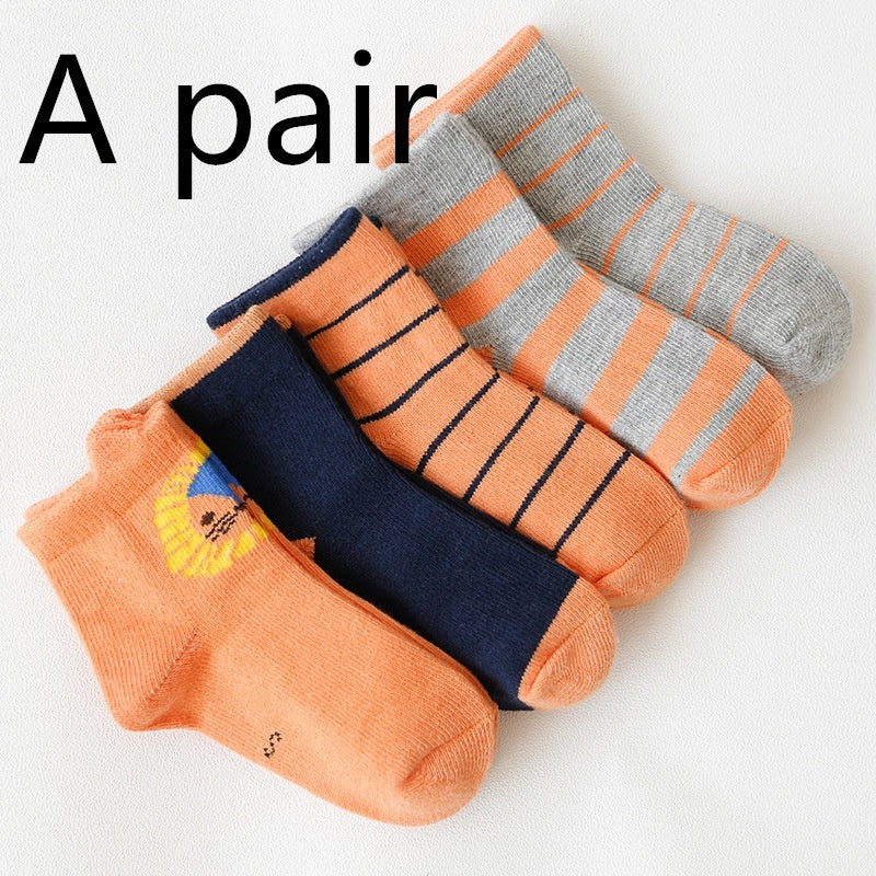 Bas à motifs de dessins animés amusants