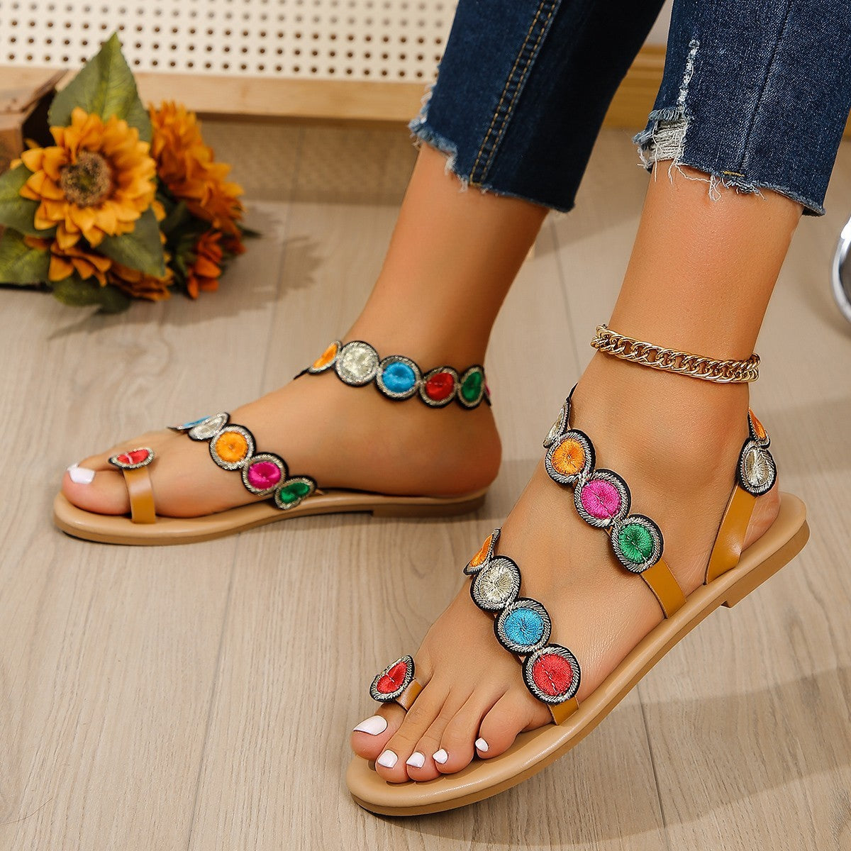 Peacock Embroidery Clip Toe Flat Sandals