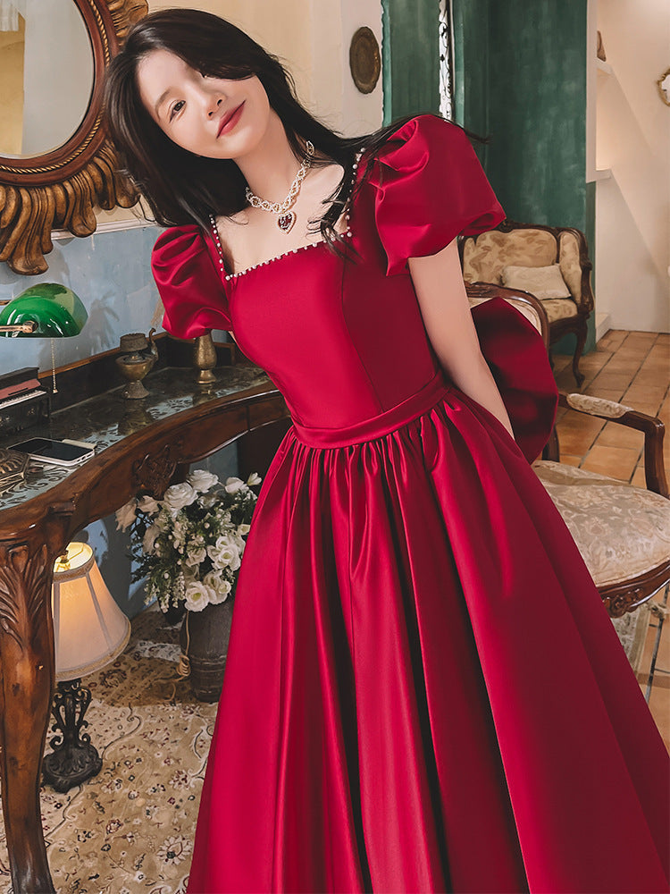 Robe de princesse en satin rouge vin d'hiver