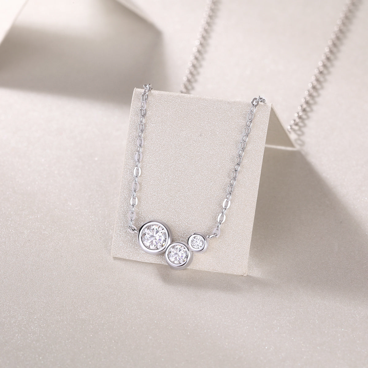 White Dew Diamond Pendant Necklace