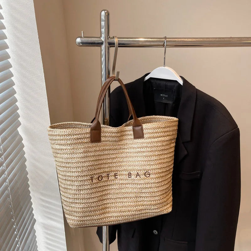 Knit Flower Rattan Straw Shoulder Bag