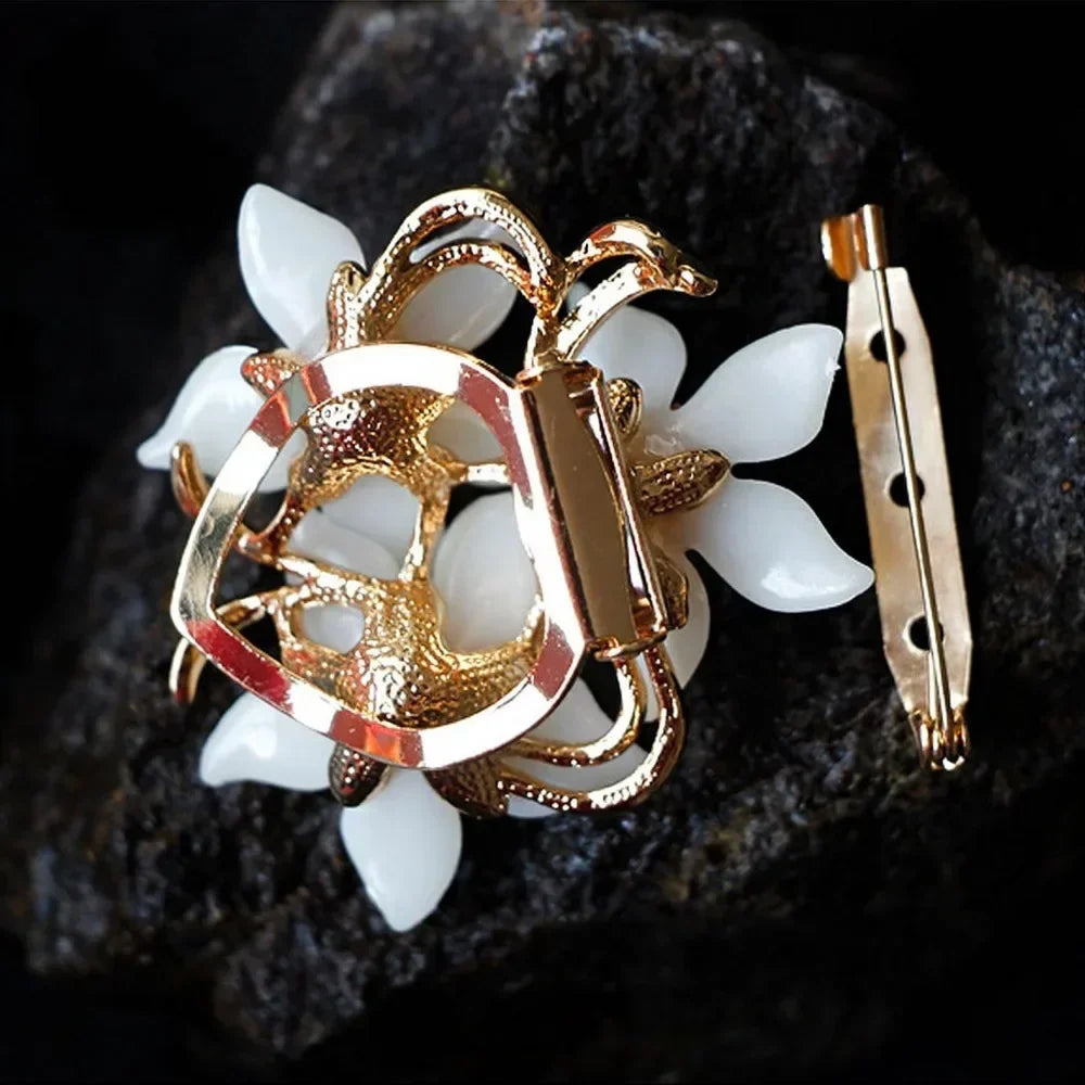 Stylish Women’s Crystal Flower Brooch