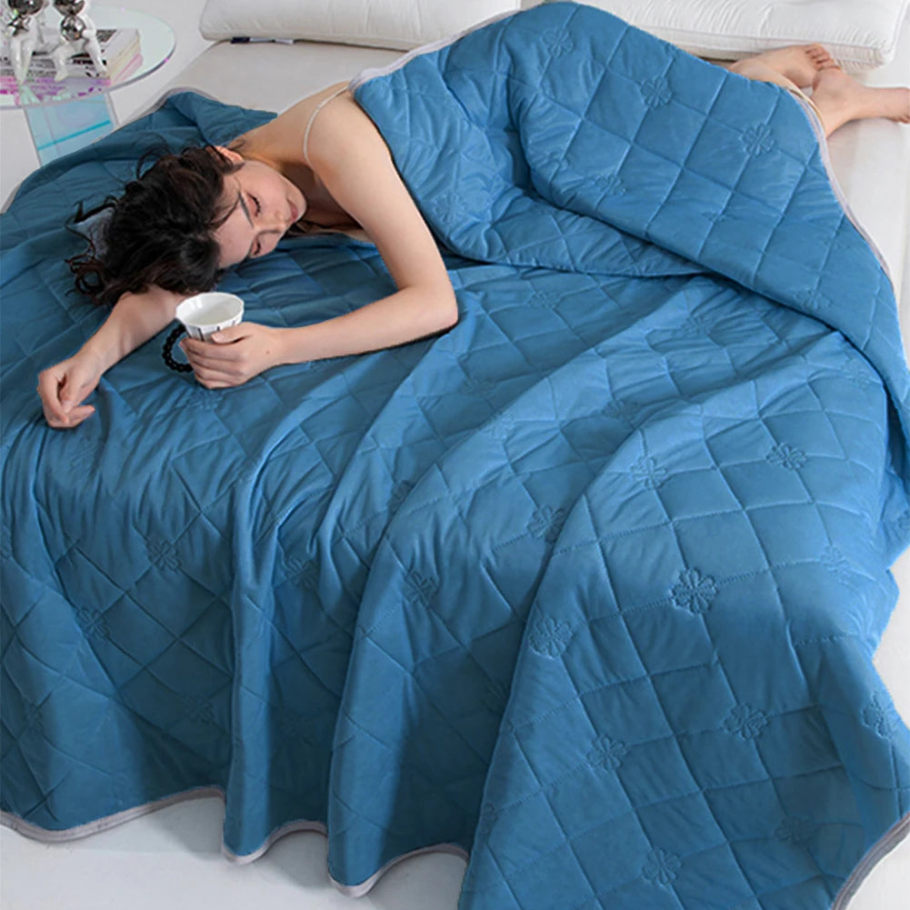 Lightweight Cooling Comforter for Summer