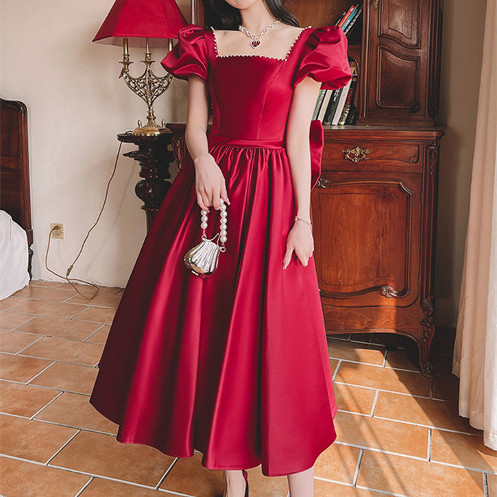 Robe de princesse en satin rouge vin d'hiver