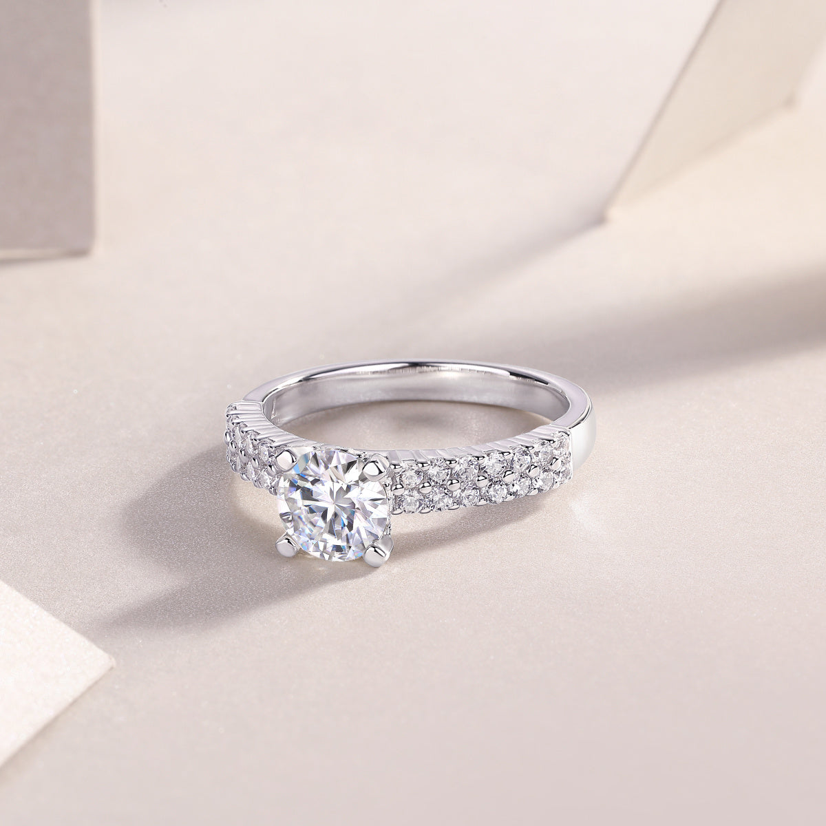 Arrange Large Moissanite Wedding Rings